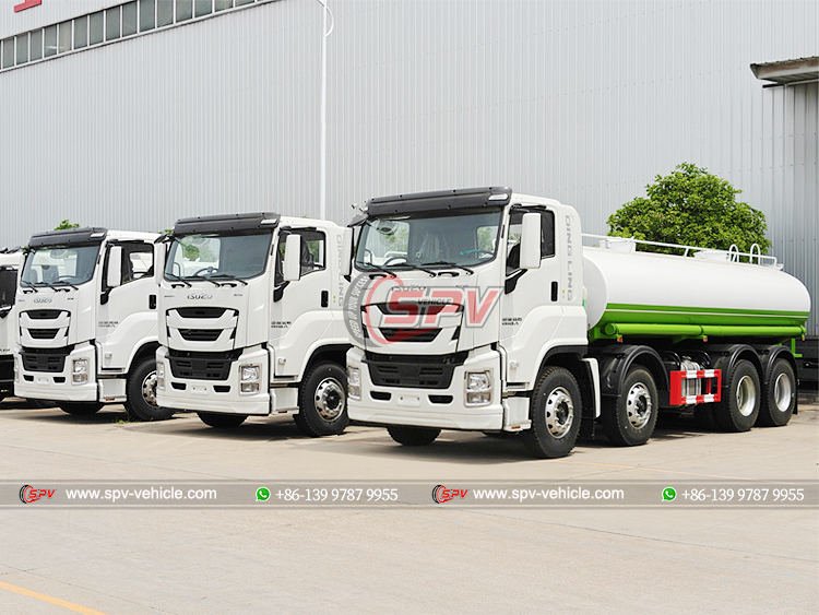 SUZU GIGA 12 Wheels Water Truck - Front Left Side